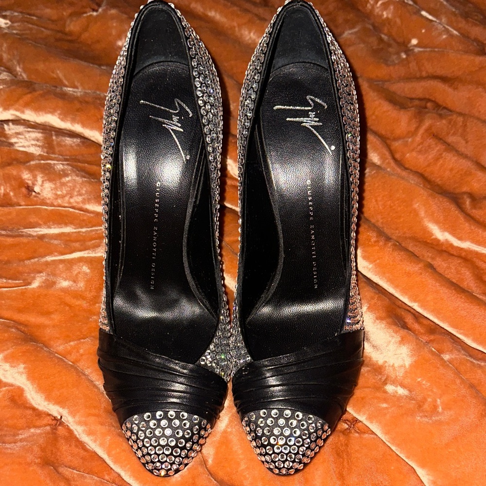 Women’s Giuseppe Zanotti Black Crystal-Studded Pointed Toe Pumps